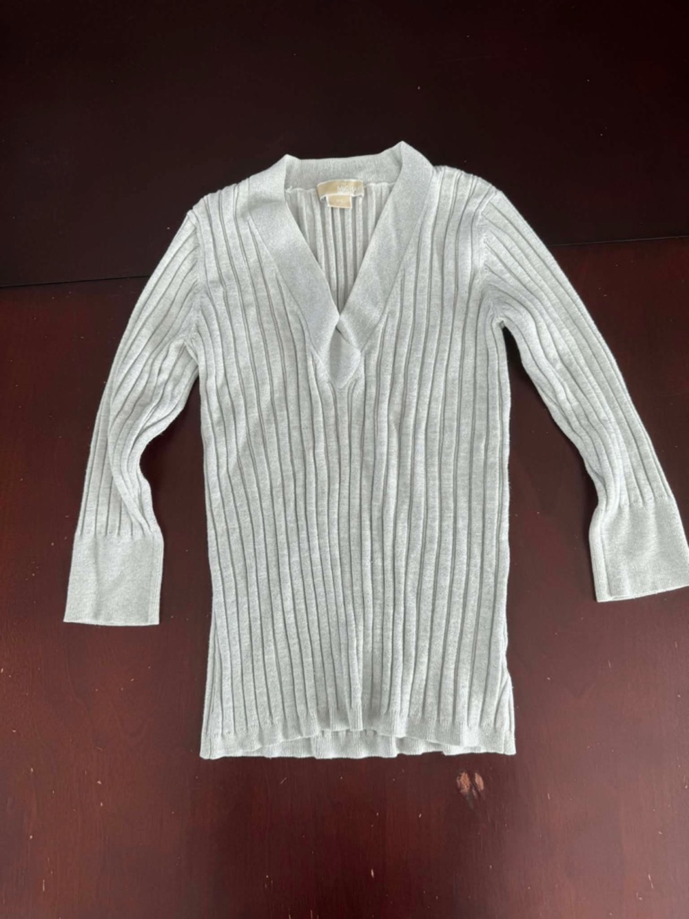 MICHAEL Michael Kors Silver Metallic Shimmer Ribbed V-Neck Sweater - Size M - Picture 2 of 4